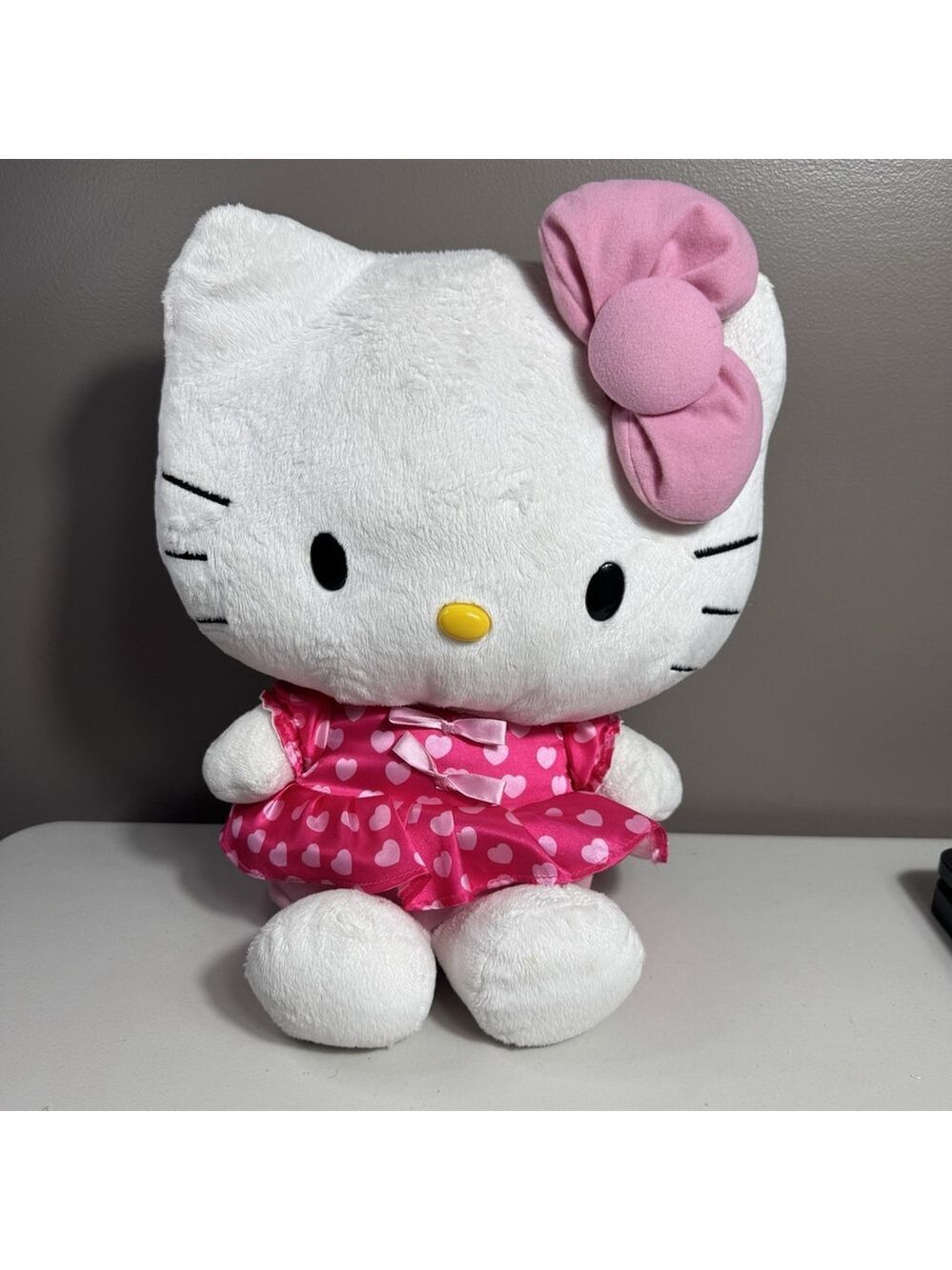Rare Hello Kitty Sanrio Jumbo Limited Edition Pink Hearts Sanrio Plush w/ Bow